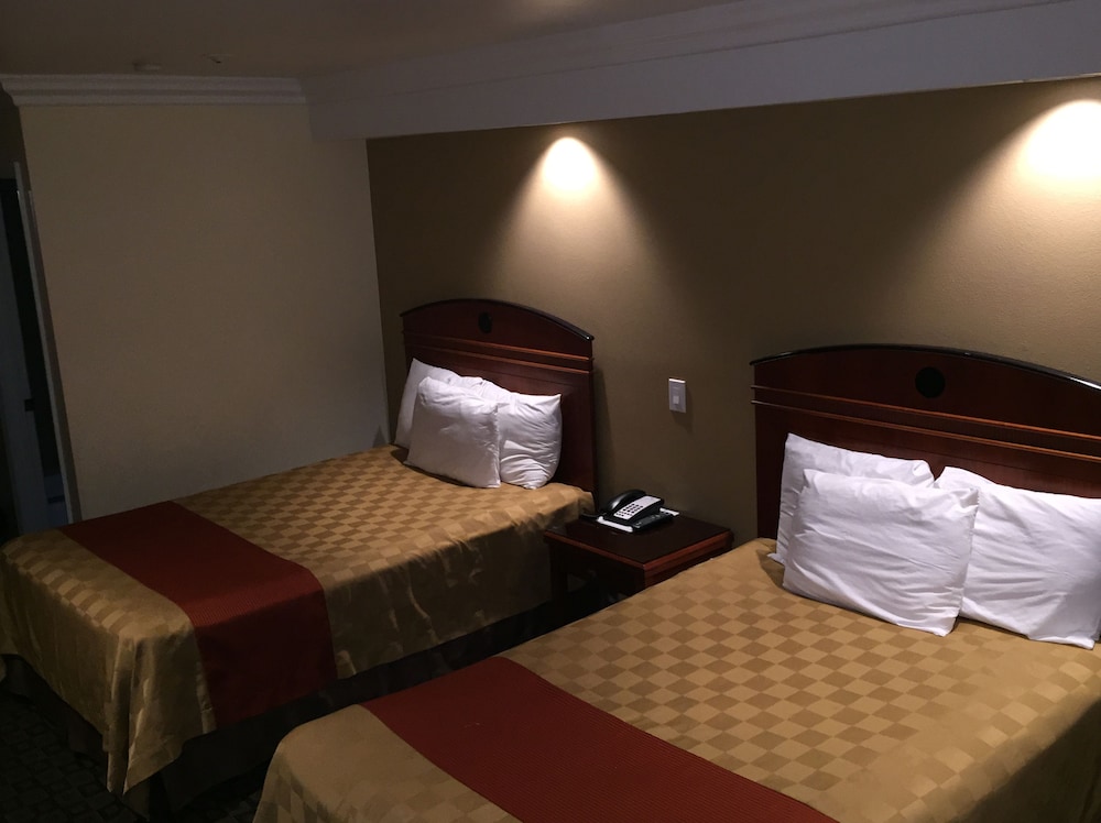 Ontario Inn & Suites 20/50