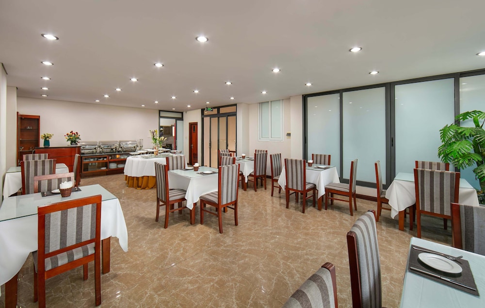 Bounty Hotel 58/67