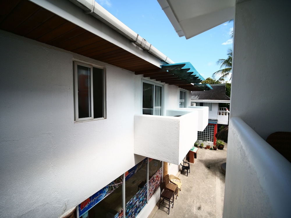 Calypso Beach Dive Resort 6/76