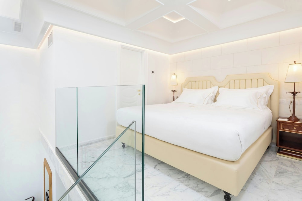 DUPLEX, KING BED, PARTIAL SEA VIEW