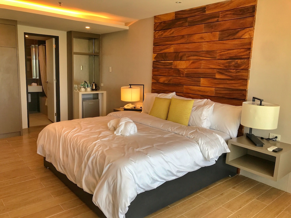 Crown Hotel Palawan at Harbour Springs 25/54