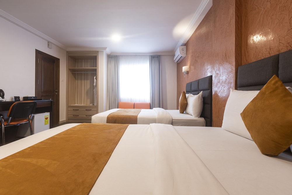 DELUXE, TWIN BEDS