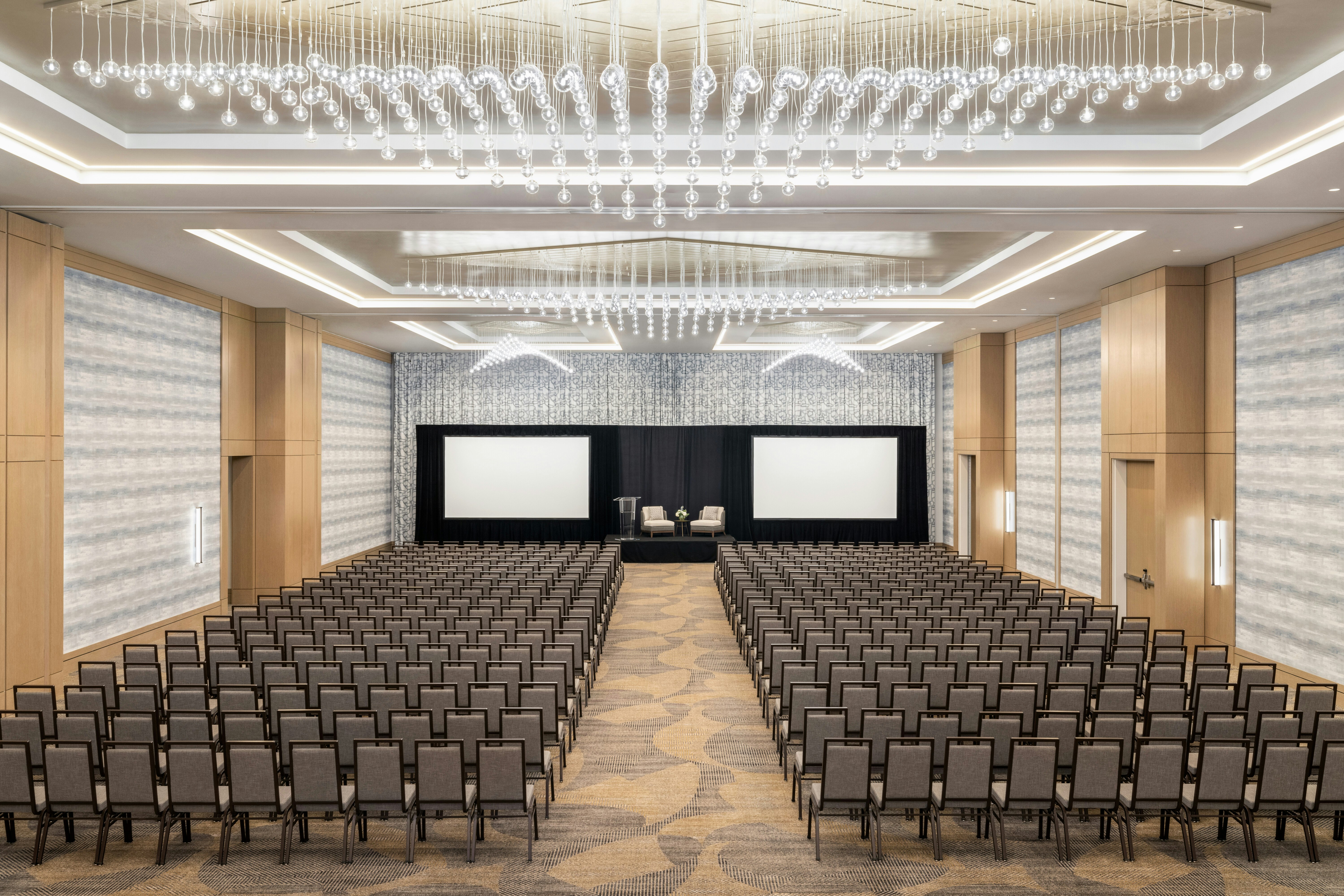 Hilton BNA Nashville Airport Terminal 47/53