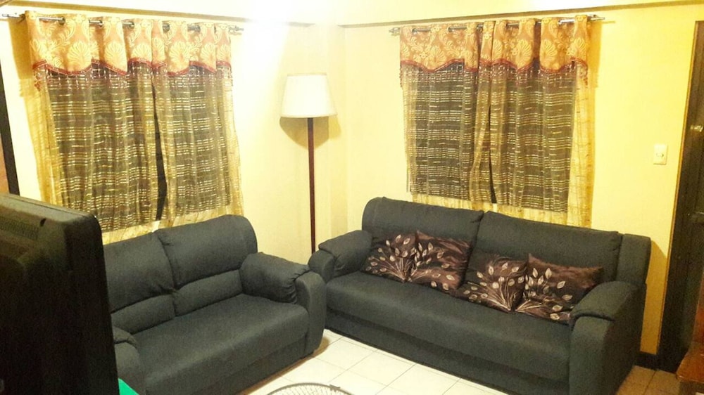 Migz N Tons Place At Cypress Towers 26/38