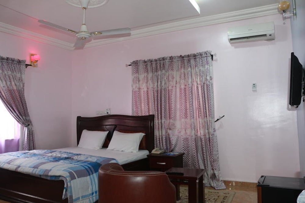 EMROSY HOTELS AND SUITES 7/50