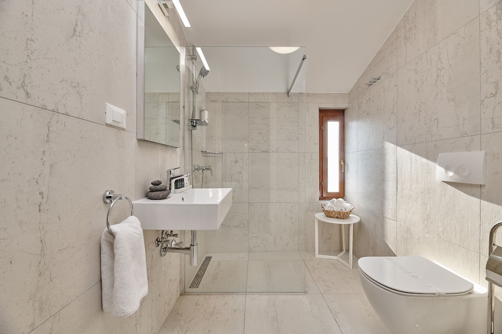 Rivalmare Boutique Hotel 49/50