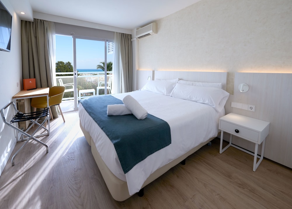 غرفة بسرير مزدوج بإطلالة على المسبح بشرفة، Palmasol Hotel 4/6