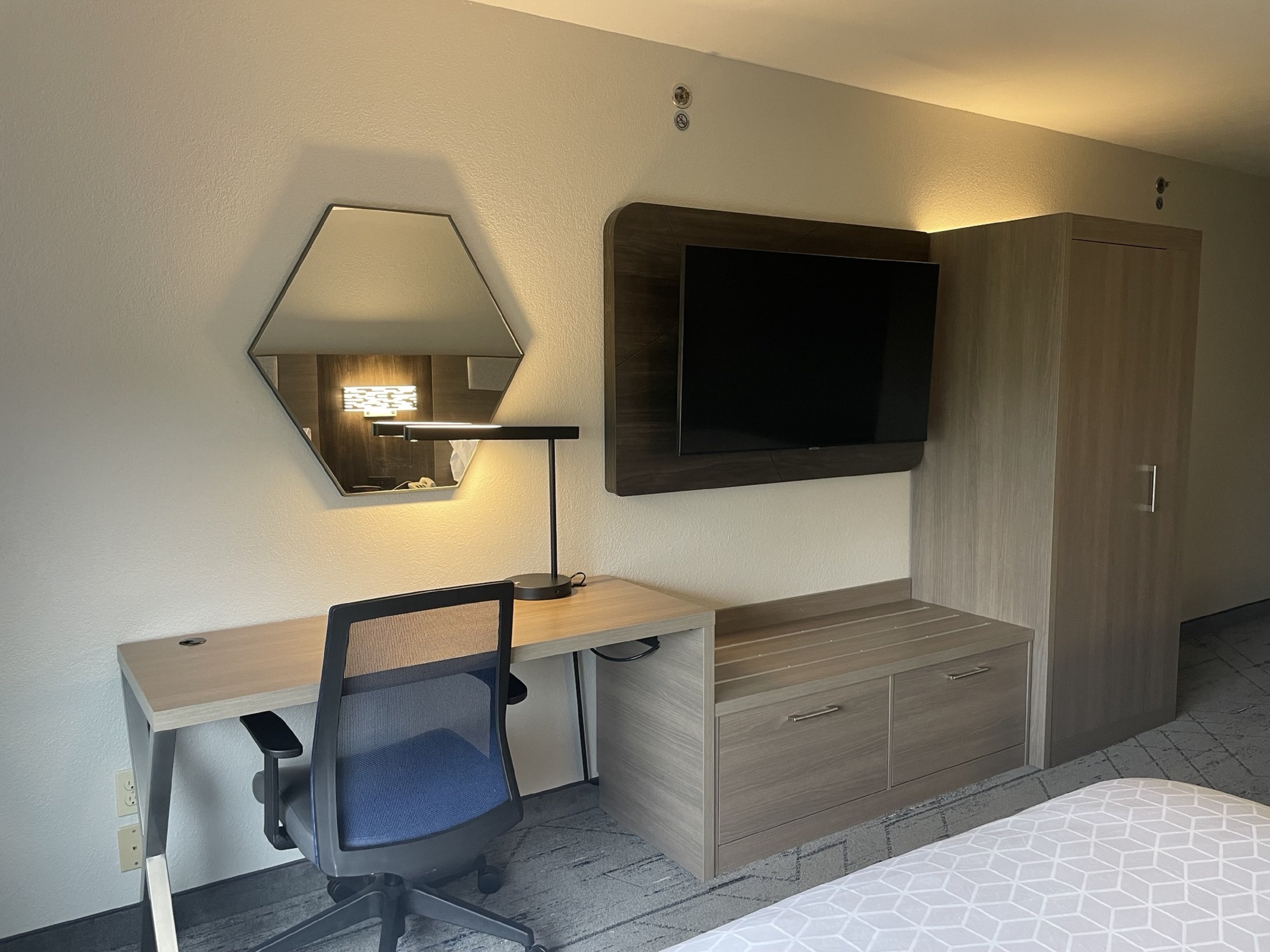 Holiday Inn Express Lapeer 64/71