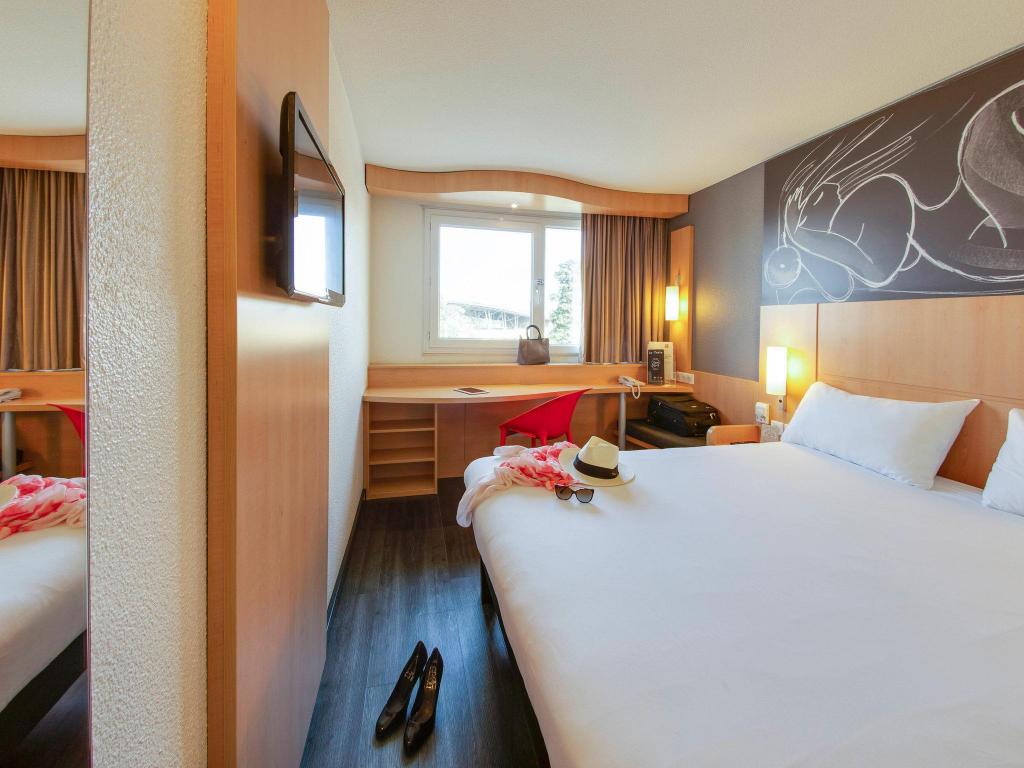 STANDARD, DOUBLE BED, ACCESSIBLE