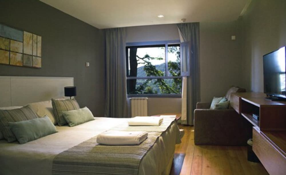 SUPERIOR, SUITE, LAKE VIEW