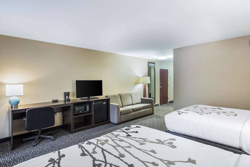 Sleep Inn and Suites Dunmore 13/29