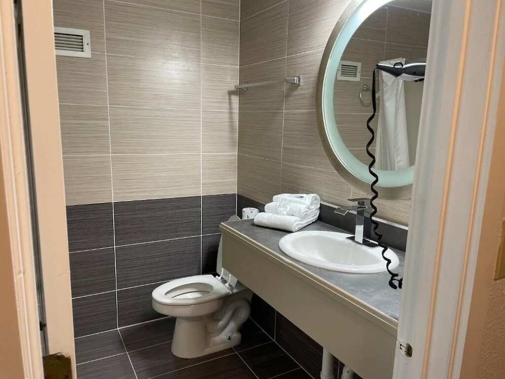 New Bedford Inn Suites 69/69