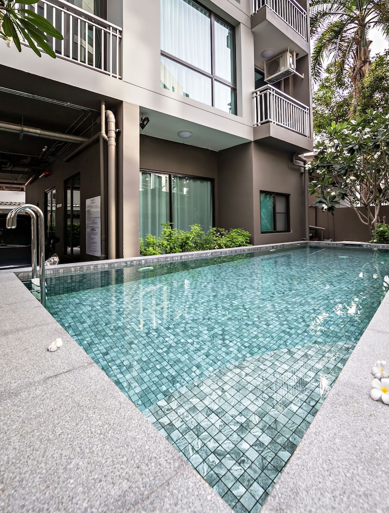 Like Sukhumvit 22 53/57