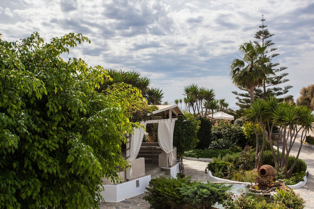 Athina Studios & Suites 41/50