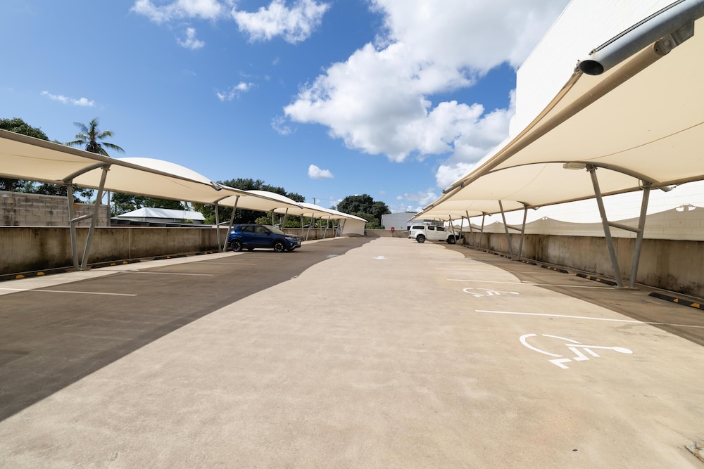 Oaks Townsville Metropole Hotel 66/69