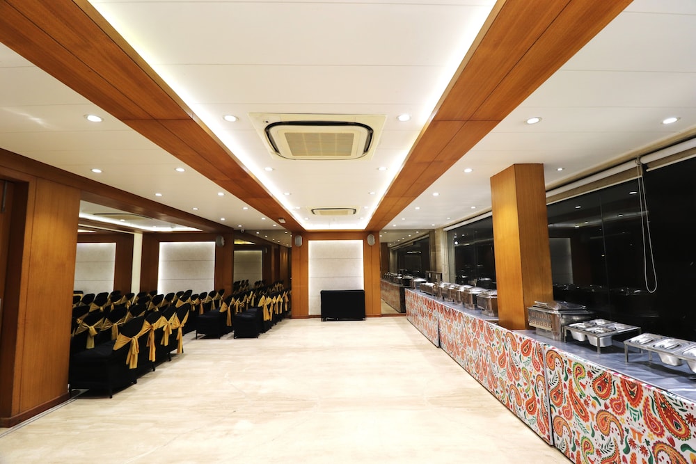Hotel Rajhans Regent 13/48