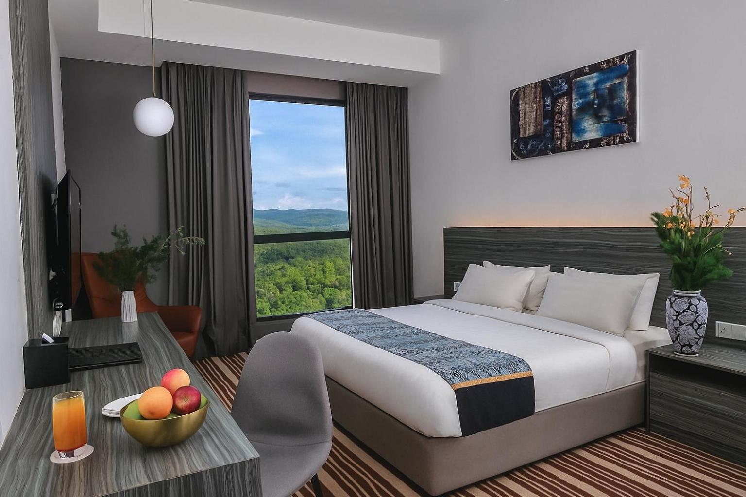 Deluxe, King Bed, Nature View