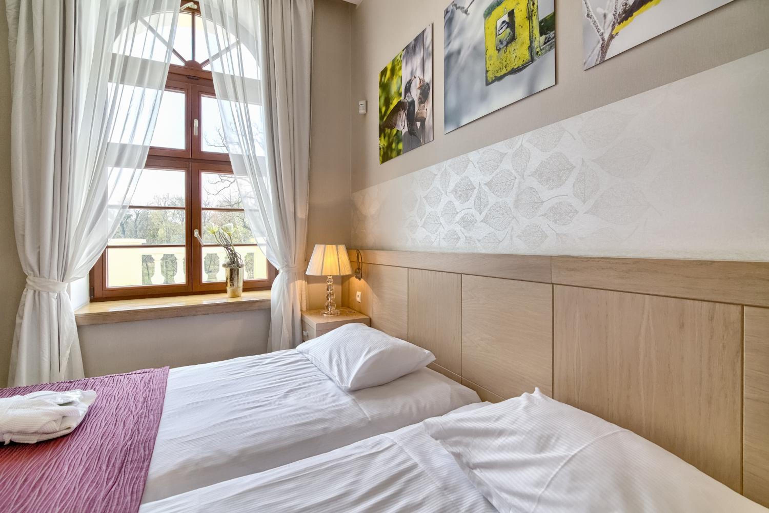 Room, Single