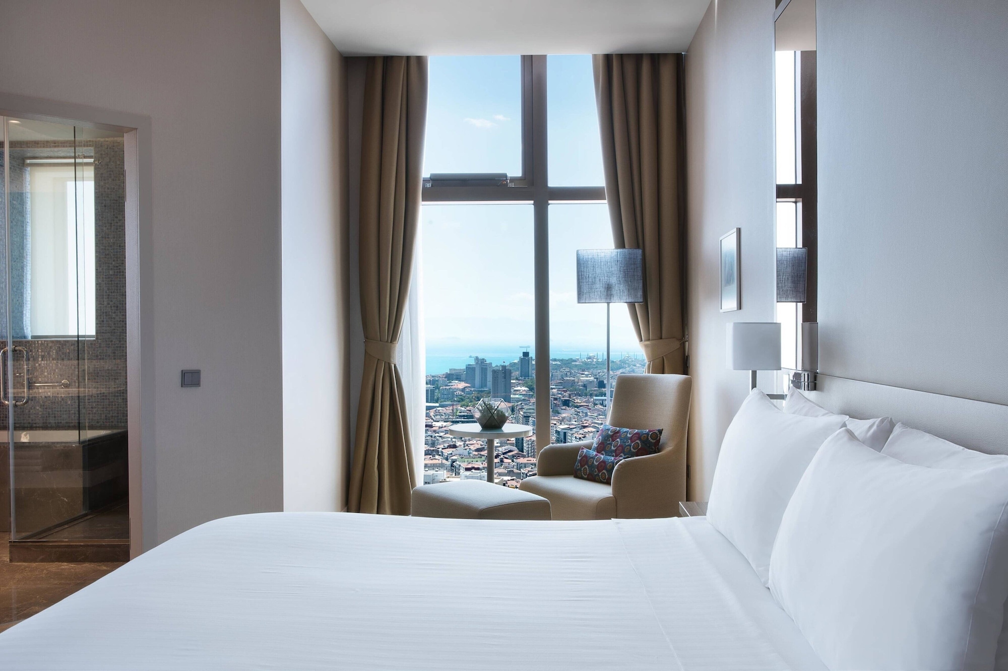 Executive, Suite, King Bed, Sofa, Lounge Access, Corner