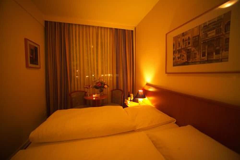 Hotel Mercedes Hamburg 18/48