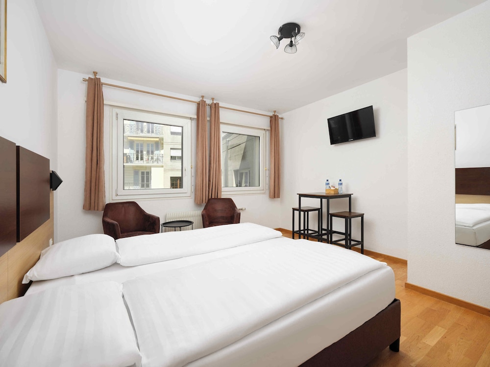 Studio, Queen Bed