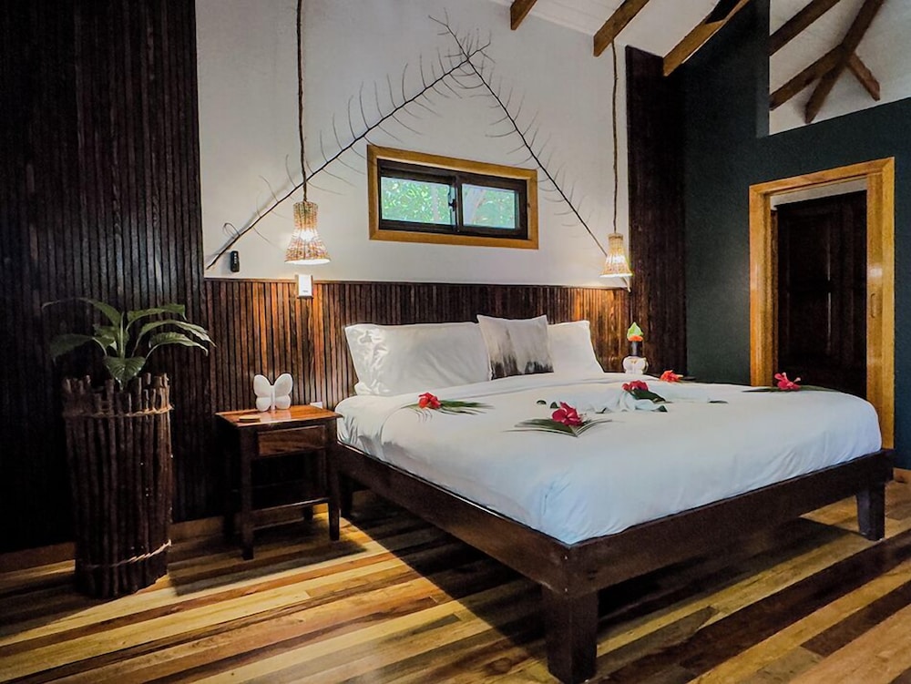 Tree House, Deluxe, King Bed, Garden View, Garden Area