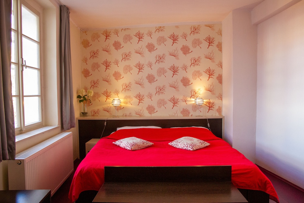 HOTEL PEREGRIN 28/72
