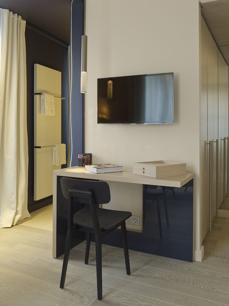 HOTEL DE NELL 49/52