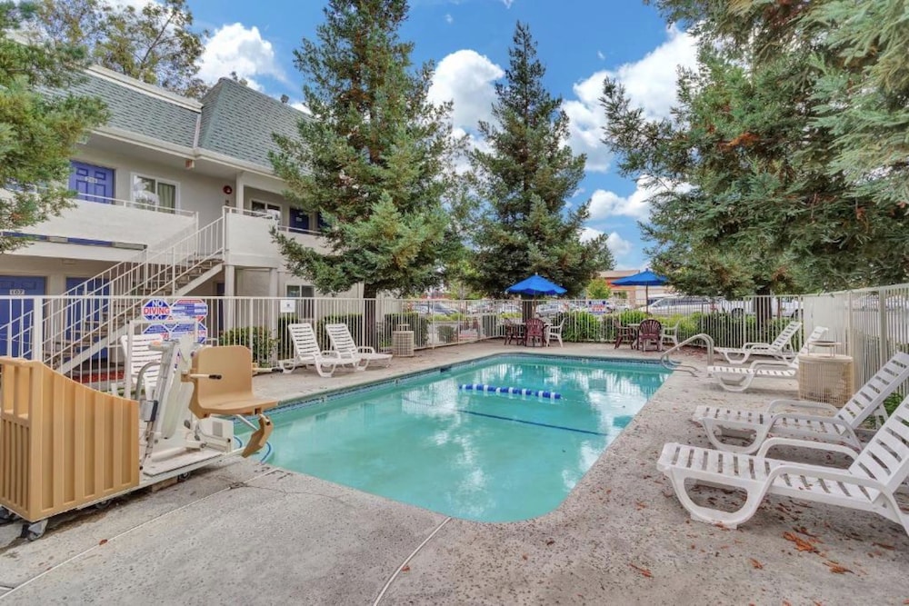 Motel6 Rohnert Park, CA 7/60