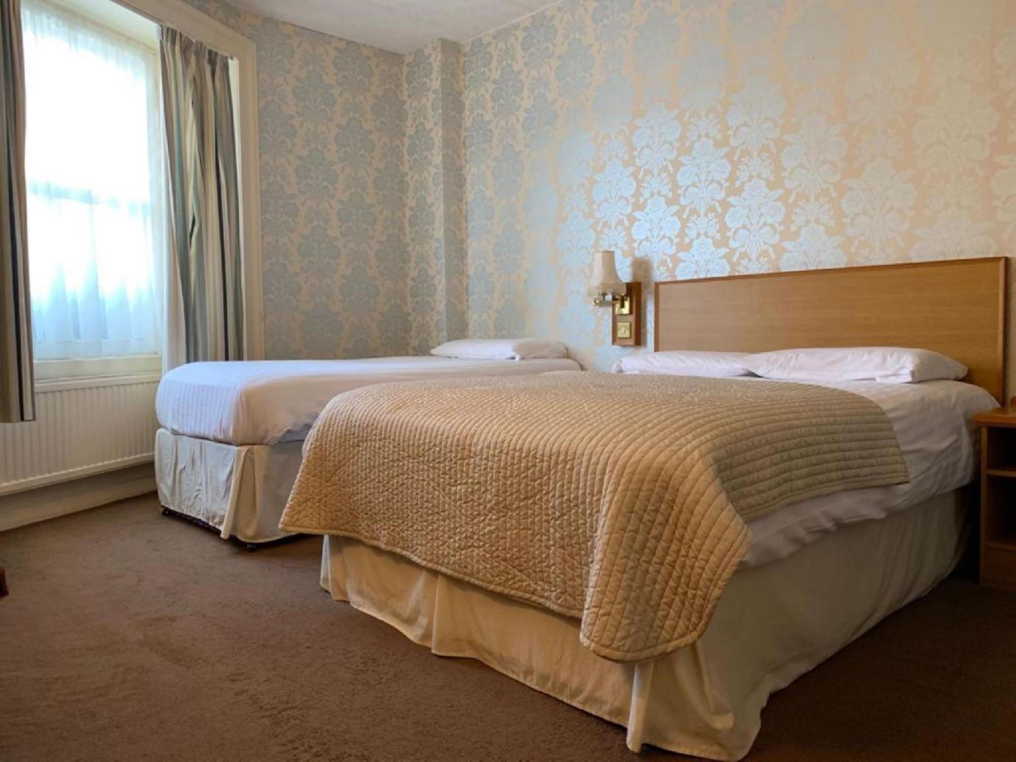 Waterford Lodge Hotel 6/18
