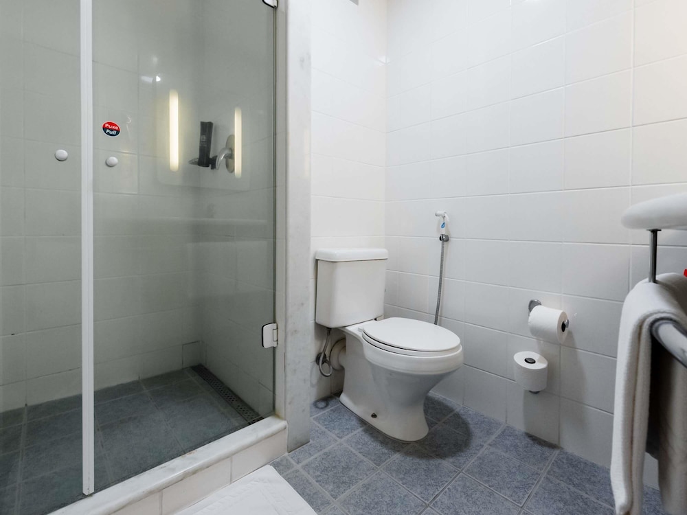 Ibis Joinville 58/58