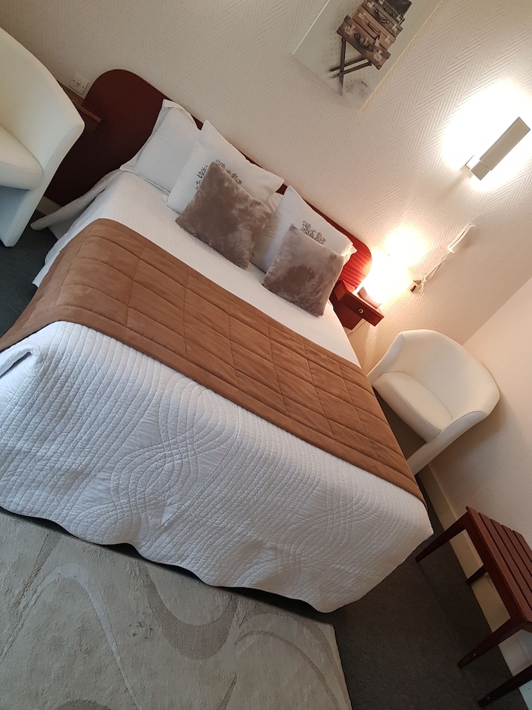 HOTEL CHRISTINA 31/57