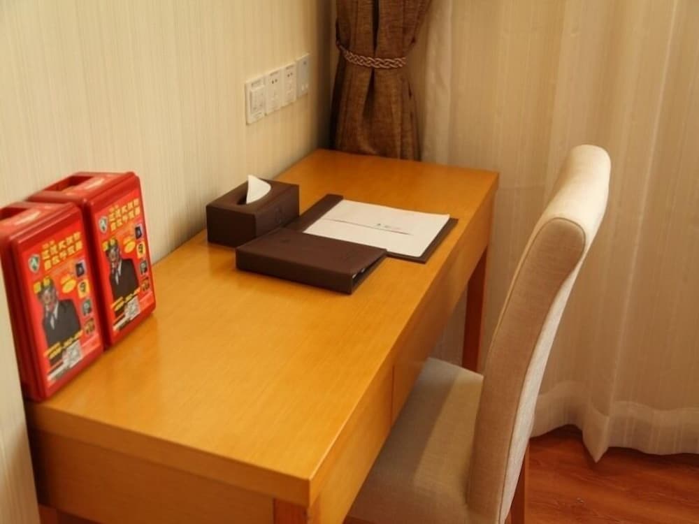Greentree Inn Zhuhai Mingzhu Station Express Hotel 23/27