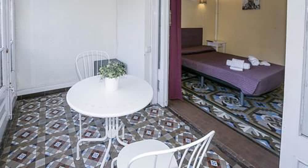 Hostal Balmes Centro 48/50