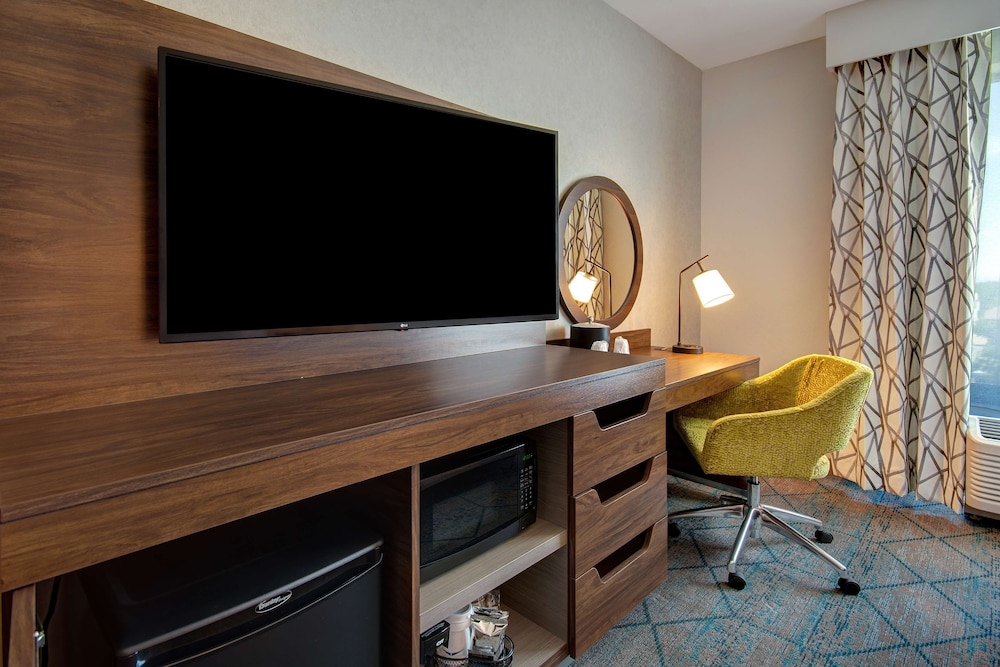 Hampton Inn & Suites Sunnyvale Silicon Valley 50/60