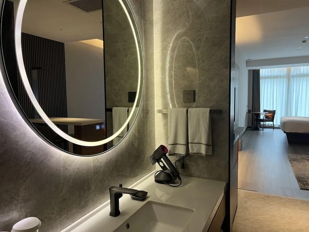 UrCove By Hyatt Shenzhen Futian CBD 46/46