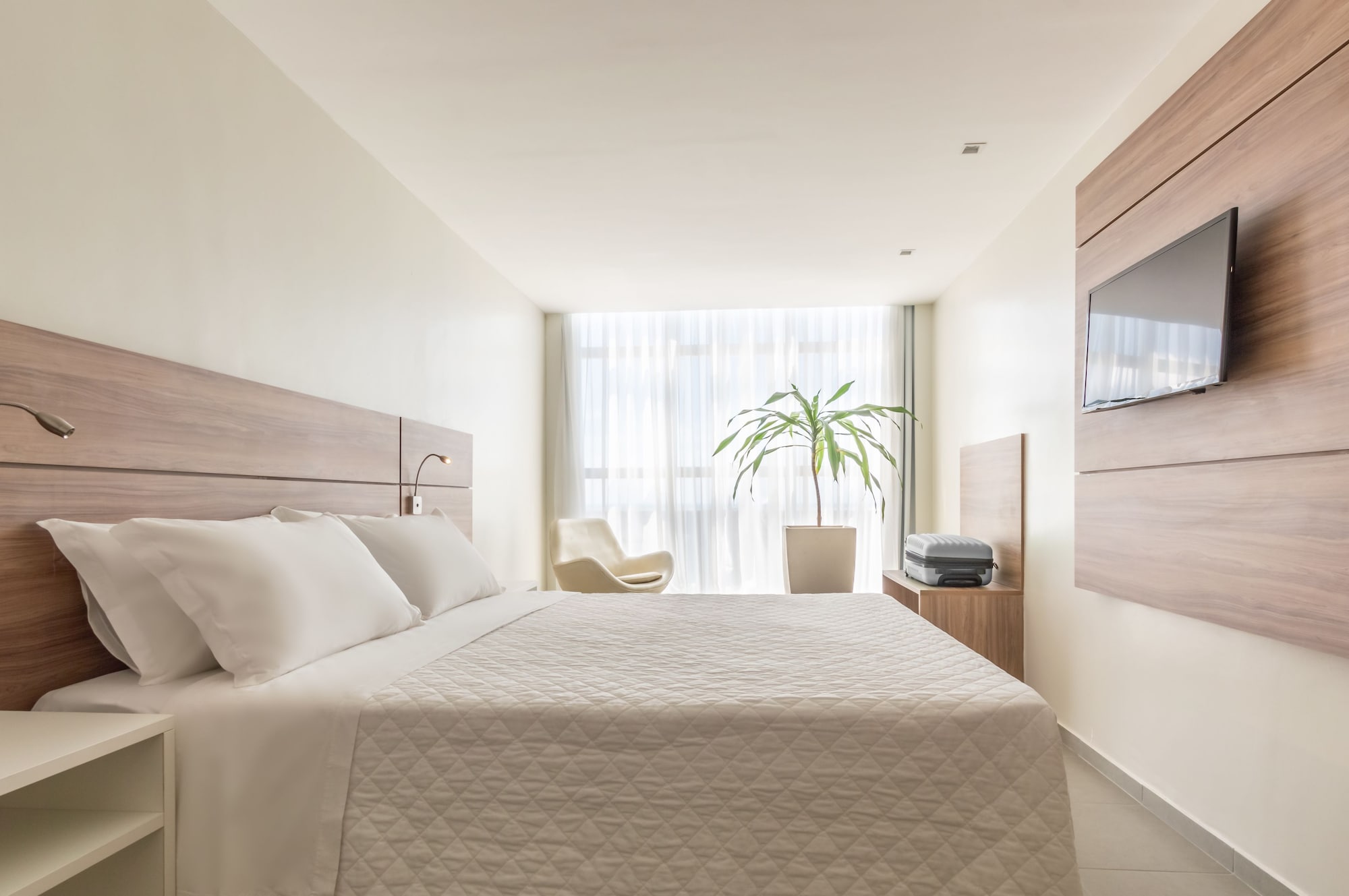 STANDARD, QUEEN BED