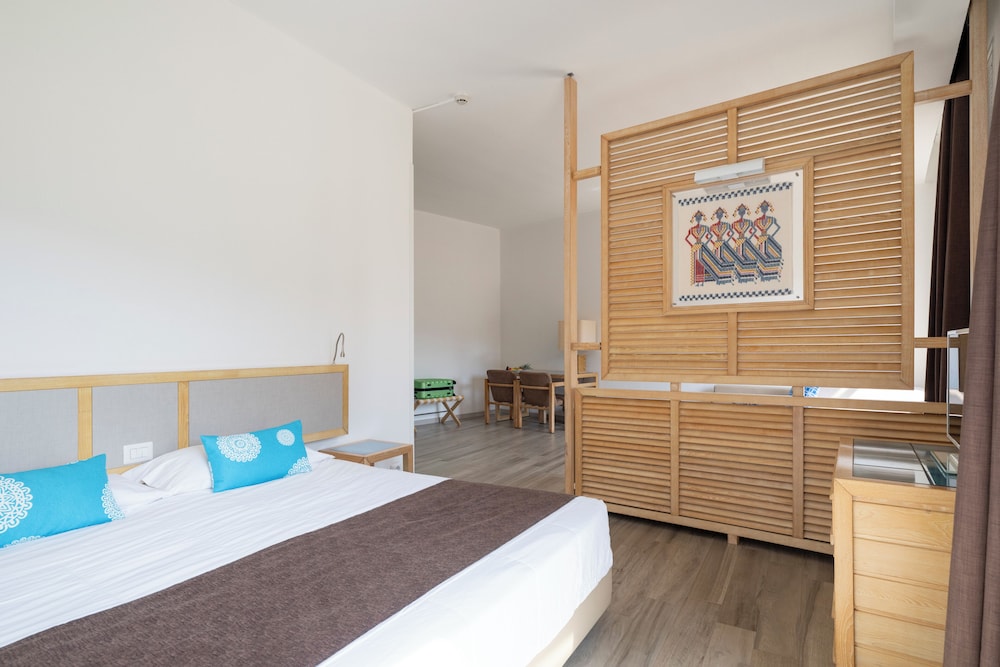 غرفة كلاسيكية ثلاثية، Hotel Baia di Conte 2/9