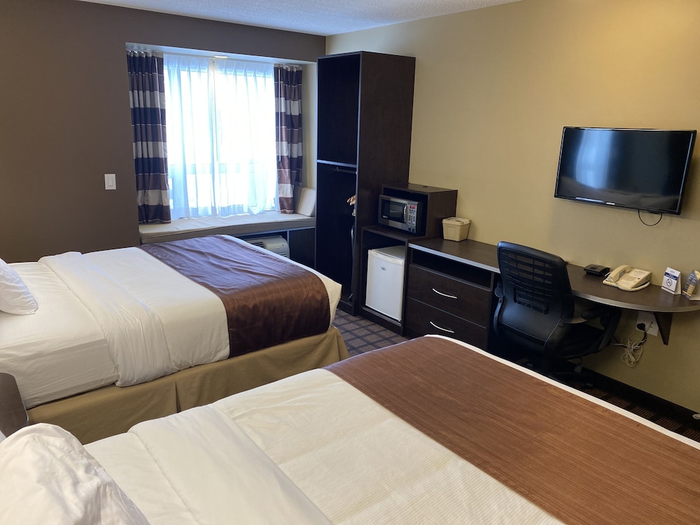 Standard, 2 Queen Beds, Accessible, Microtel Inn Suites By Wyndham Timmins 6/10