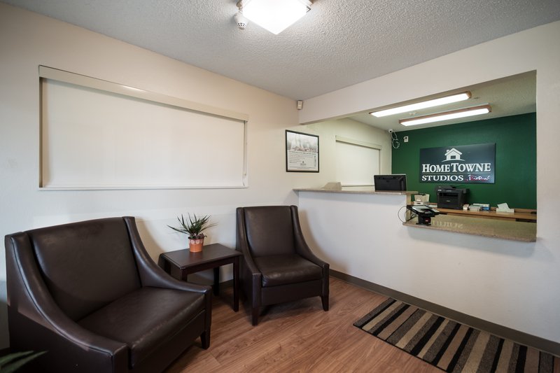 HomeTowne Studios by Red Roof in Kent/Des Moines 6/15