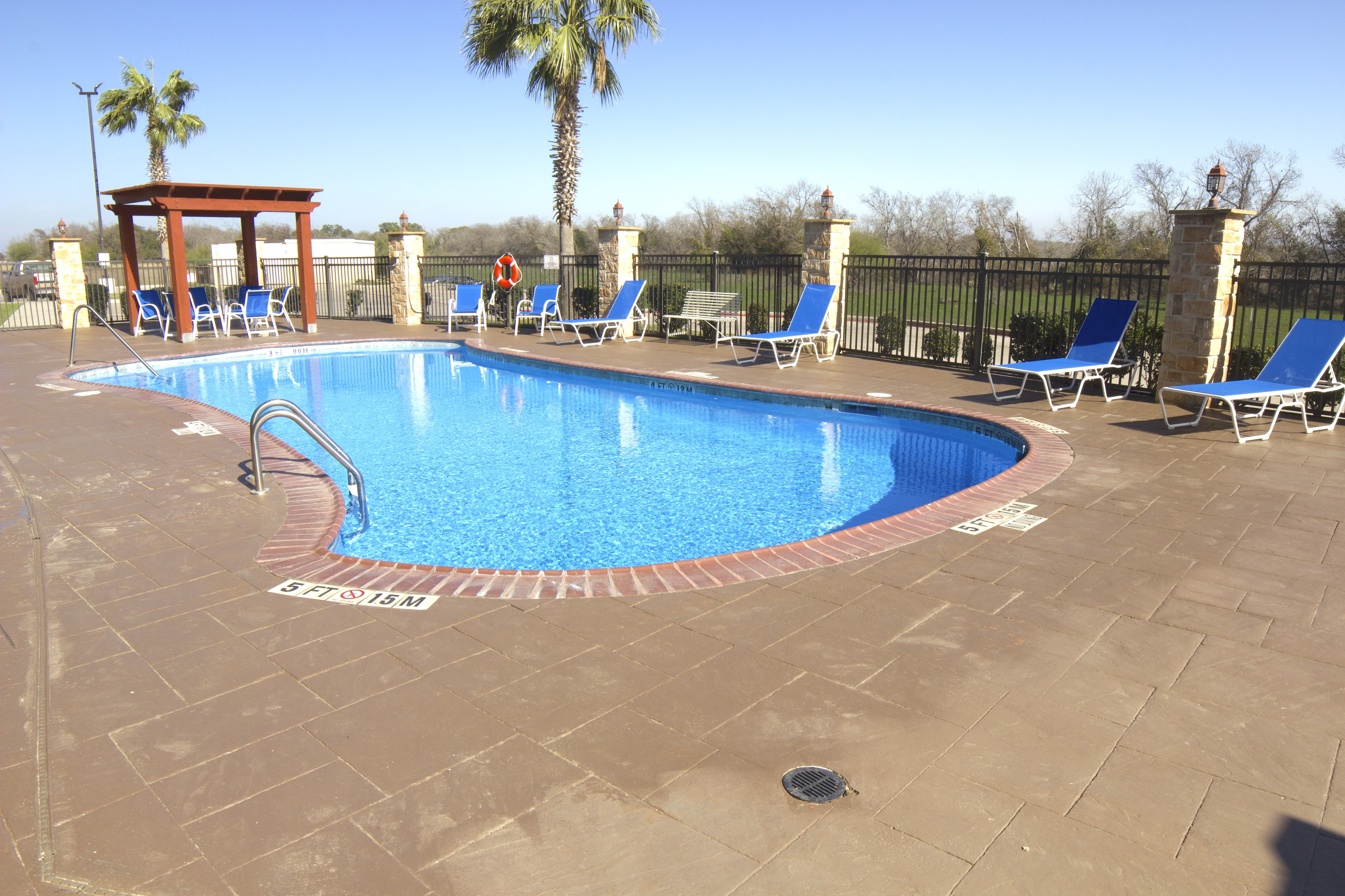 Holiday Inn Express Hotel & Suites Seguin 48/49