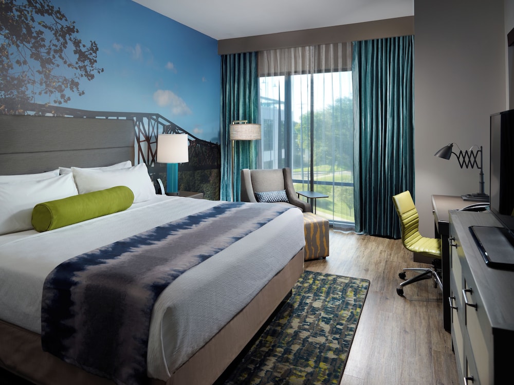 STANDARD, KING BED, RIVER VIEW