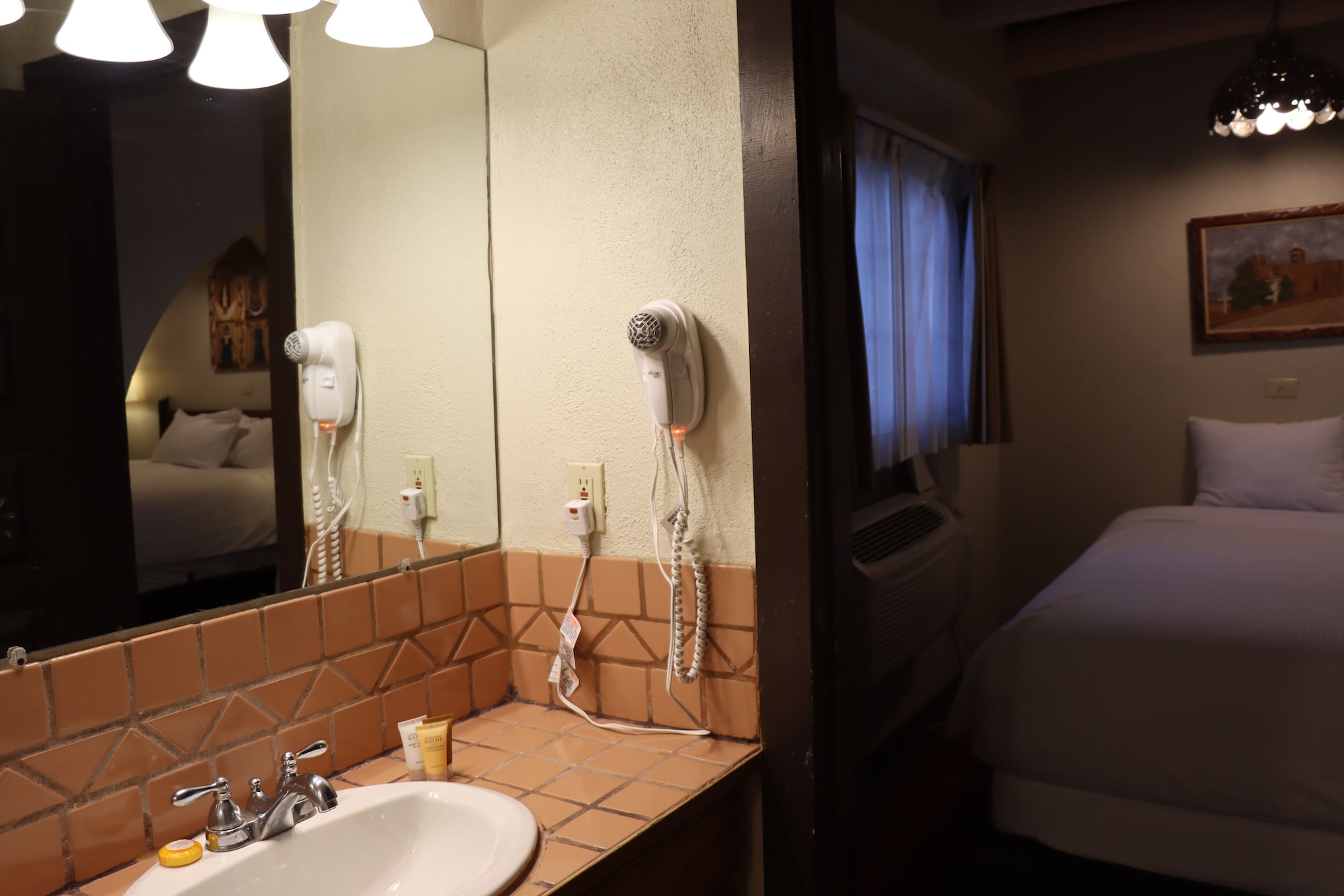 غرفة سوبيريور بسرير كوين، Sagebrush Inn Suites 8/8