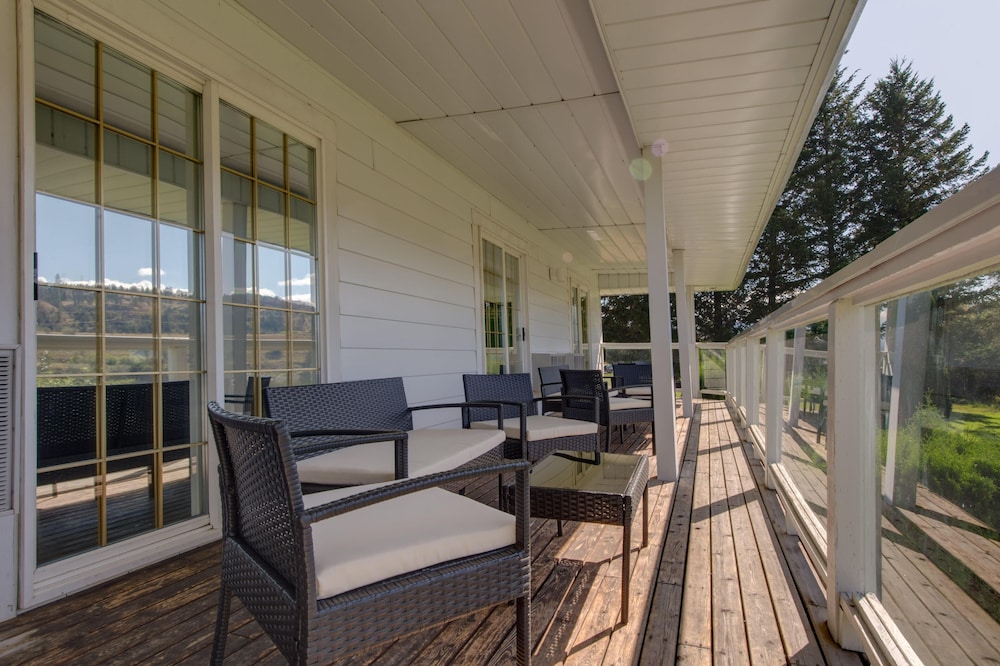 South Thompson Inn 49/69