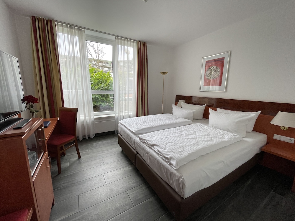 CLASSIC, KING BED, ACCESSIBLE