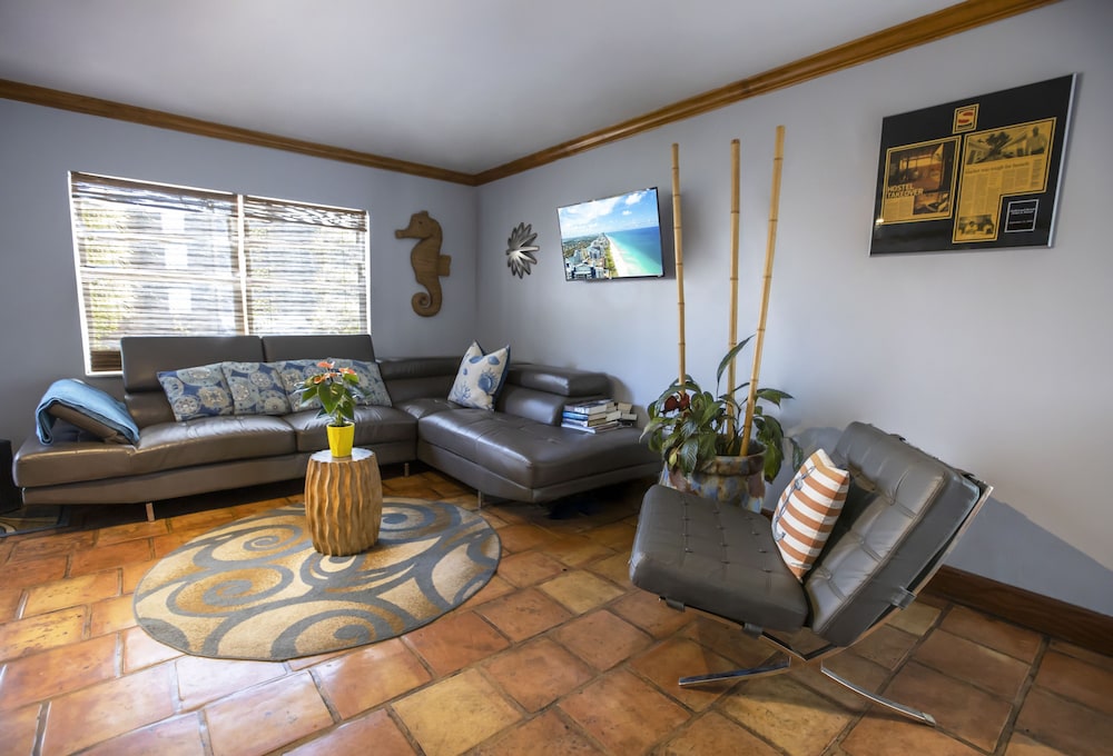 Hollywood Beach Suites Hostel Hotel 38/75
