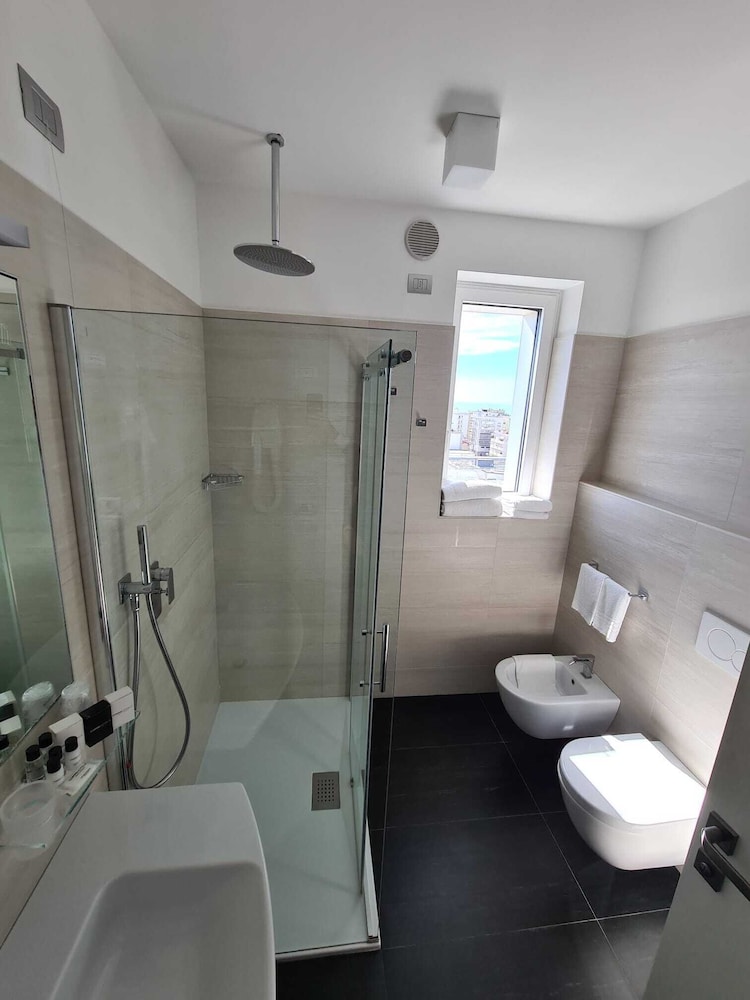 Room, Triple, Hesperia Hotel & Residence 8/10