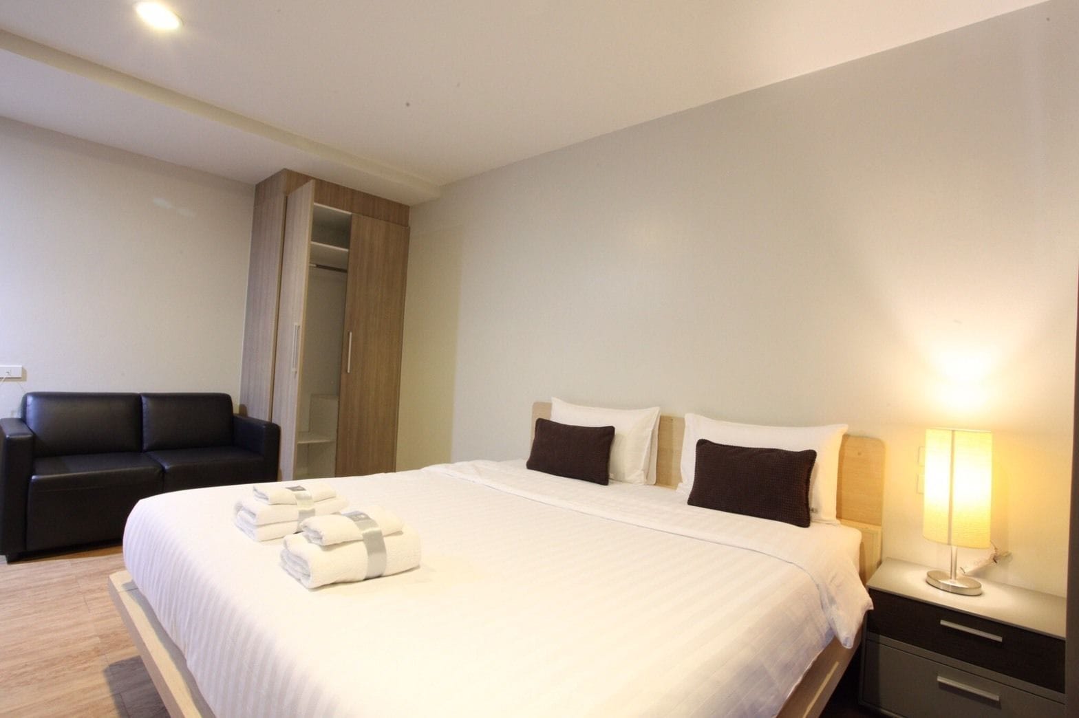 DELUXE, STUDIO, KING BED