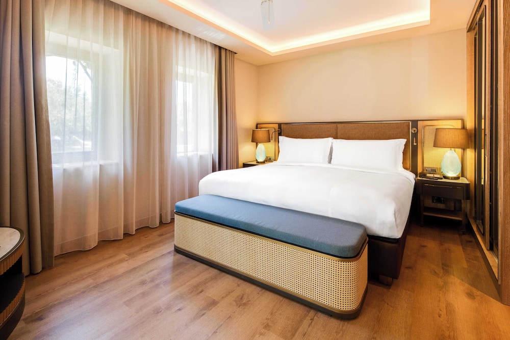 One Bedroom Suite - Pool View-