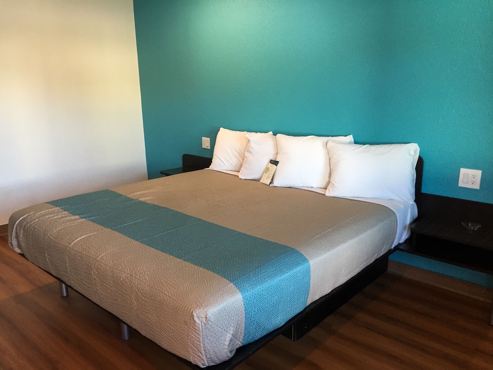 Motel6 San Bernardino, CA - Downtown 19/56